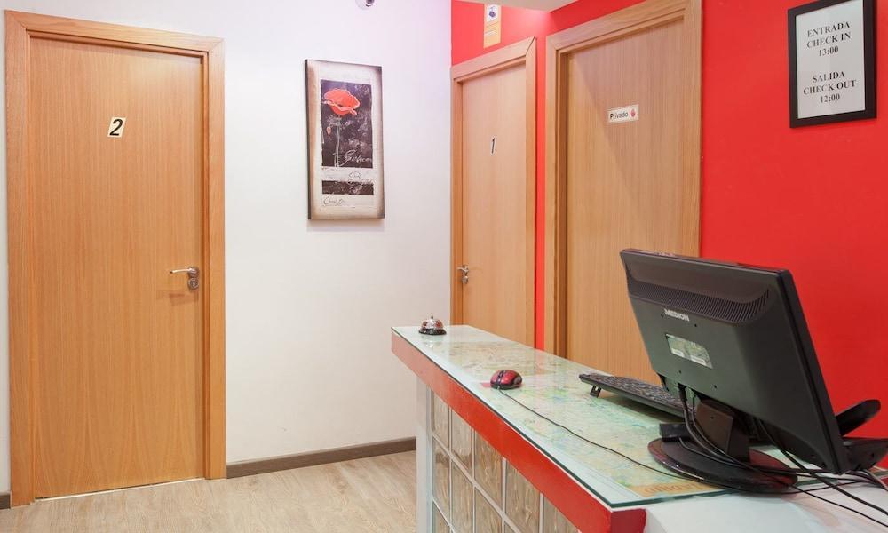 Hostal Abril Madri Exterior foto
